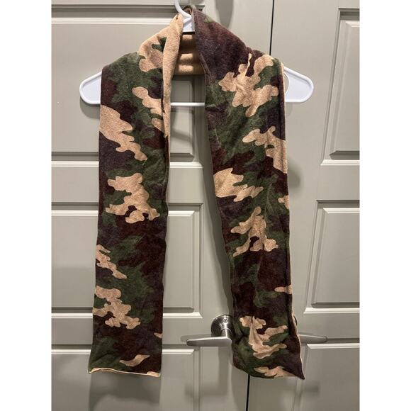 Sofia Cashmere Other - Sofia Cashmere camo scarf